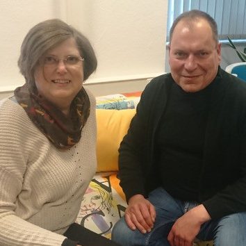 Gruppenfoto Eileen Penneckendorf und Falk Schlebeck Bild von Eileen Penneckendorf und Falk Schlebeck vom EX-IN Landesverband Thüringen